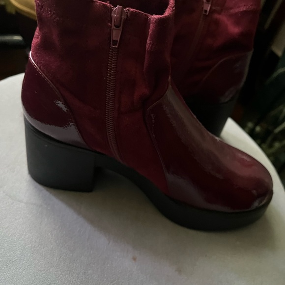Patient burgundy ankles boot NWO tag. - Picture 6 of 8